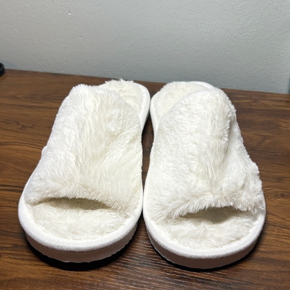 Cozy White Furry Slippers - Picture 1 of 4